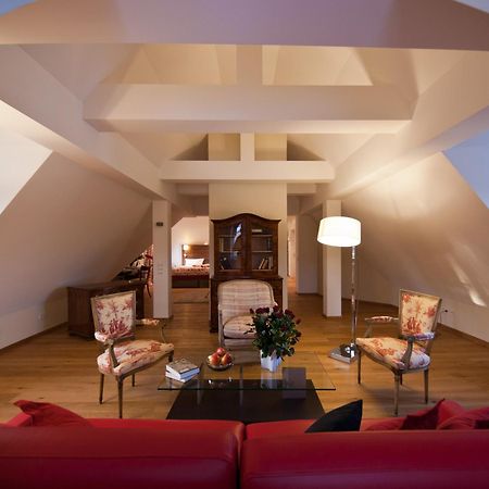 Palac Pakoszow Schlosshotel Wernersdorf Jelenia Góra Exteriör bild The interior of a suite at the Hotel de l'Europe