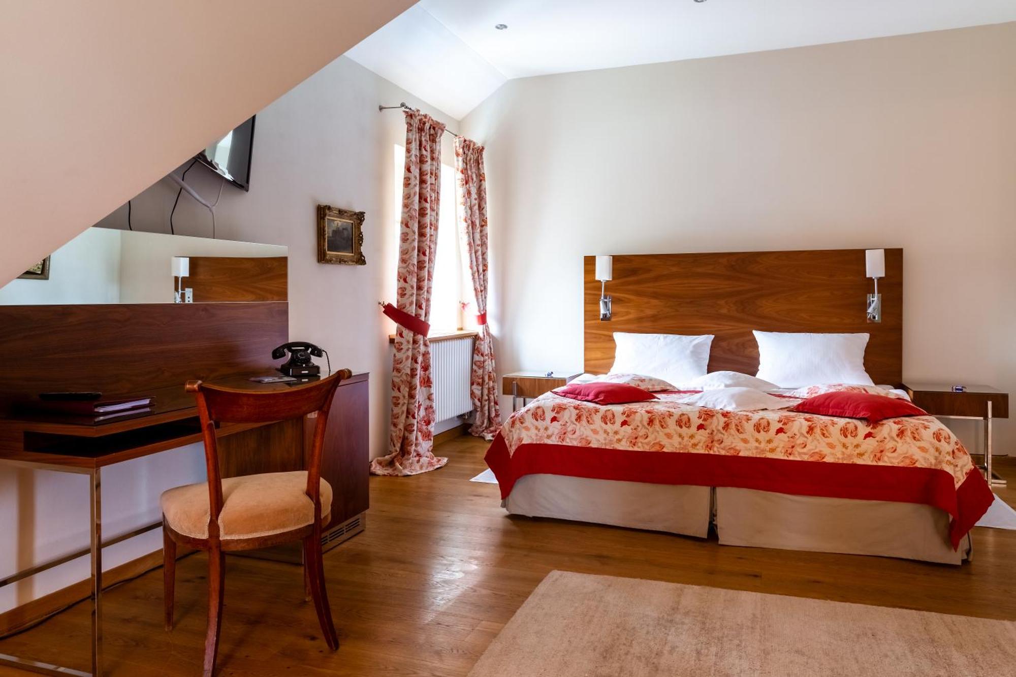 Palac Pakoszow Schlosshotel Wernersdorf Jelenia Góra Exteriör bild A room at the hotel