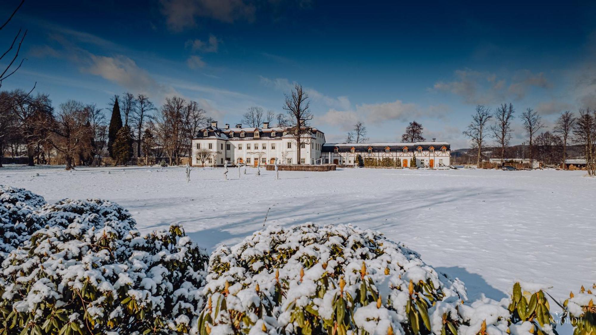 Palac Pakoszow Schlosshotel Wernersdorf Jelenia Góra Exteriör bild The former school site at the former St. Mary's Convent, now the St. Mary's Convent Centre