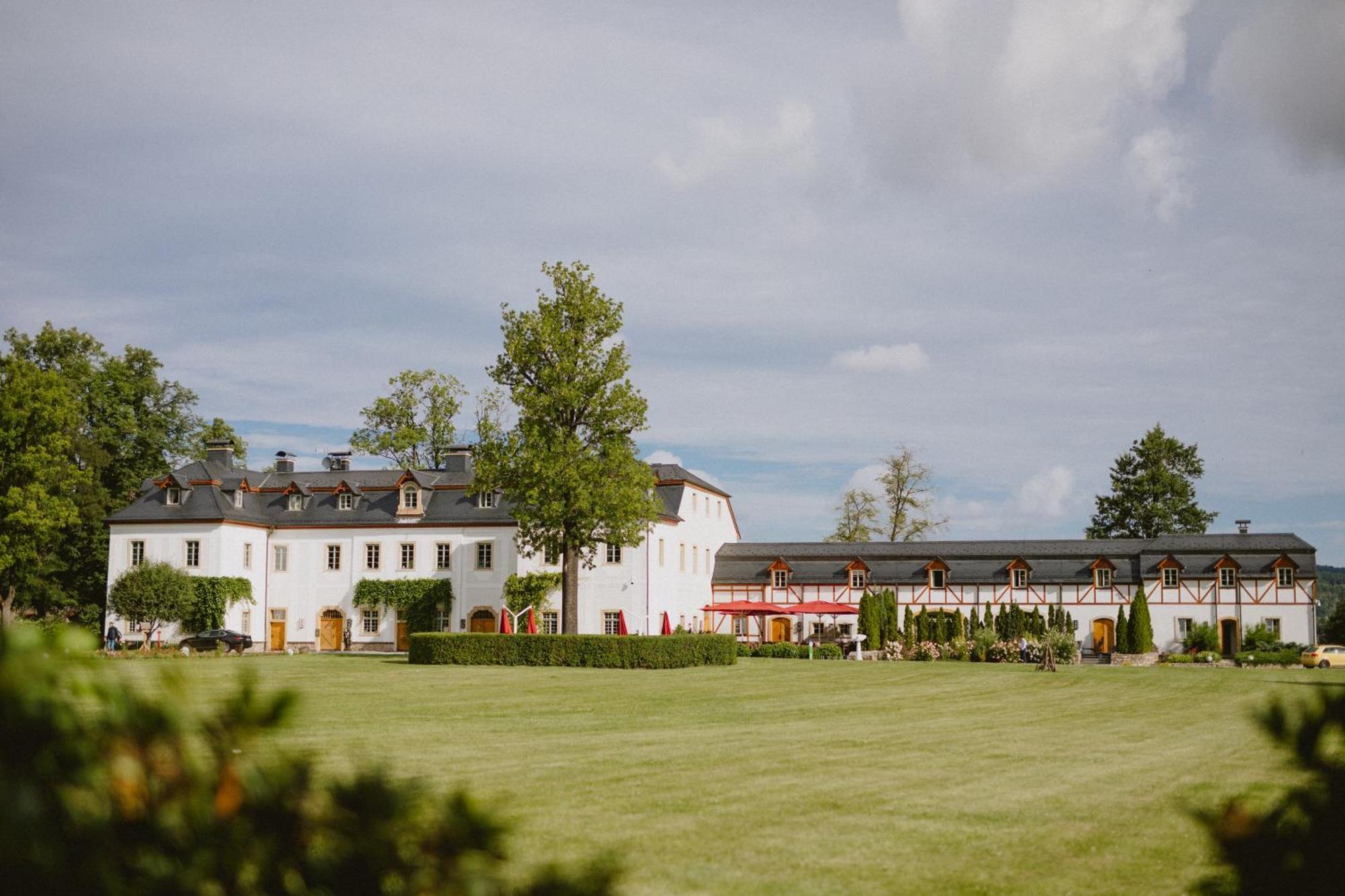 Palac Pakoszow Schlosshotel Wernersdorf Jelenia Góra Exteriör bild The former abbey buildings