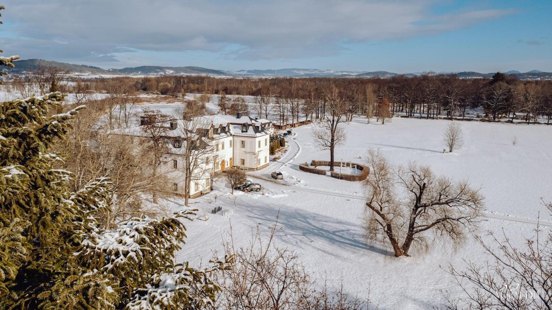 Palac Pakoszow Schlosshotel Wernersdorf Jelenia Góra Exteriör bild A general view of Laon