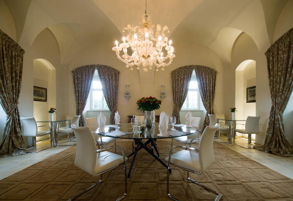 Palac Pakoszow Schlosshotel Wernersdorf Jelenia Góra Exteriör bild The dining room