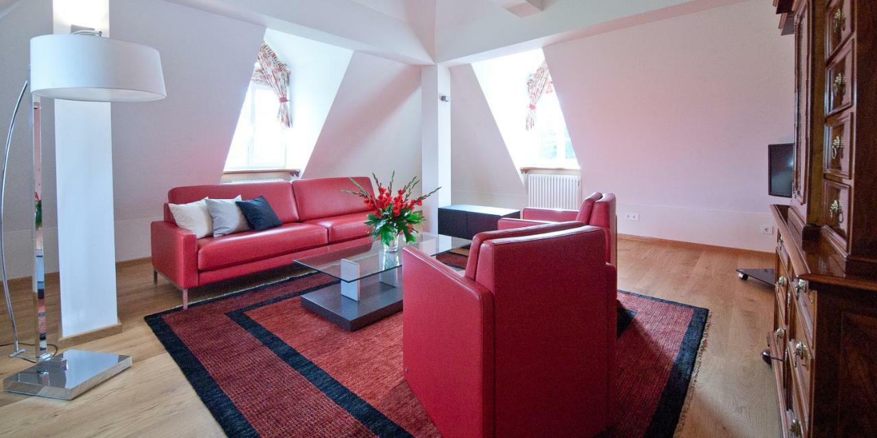 Palac Pakoszow Schlosshotel Wernersdorf Jelenia Góra Exteriör bild A living room