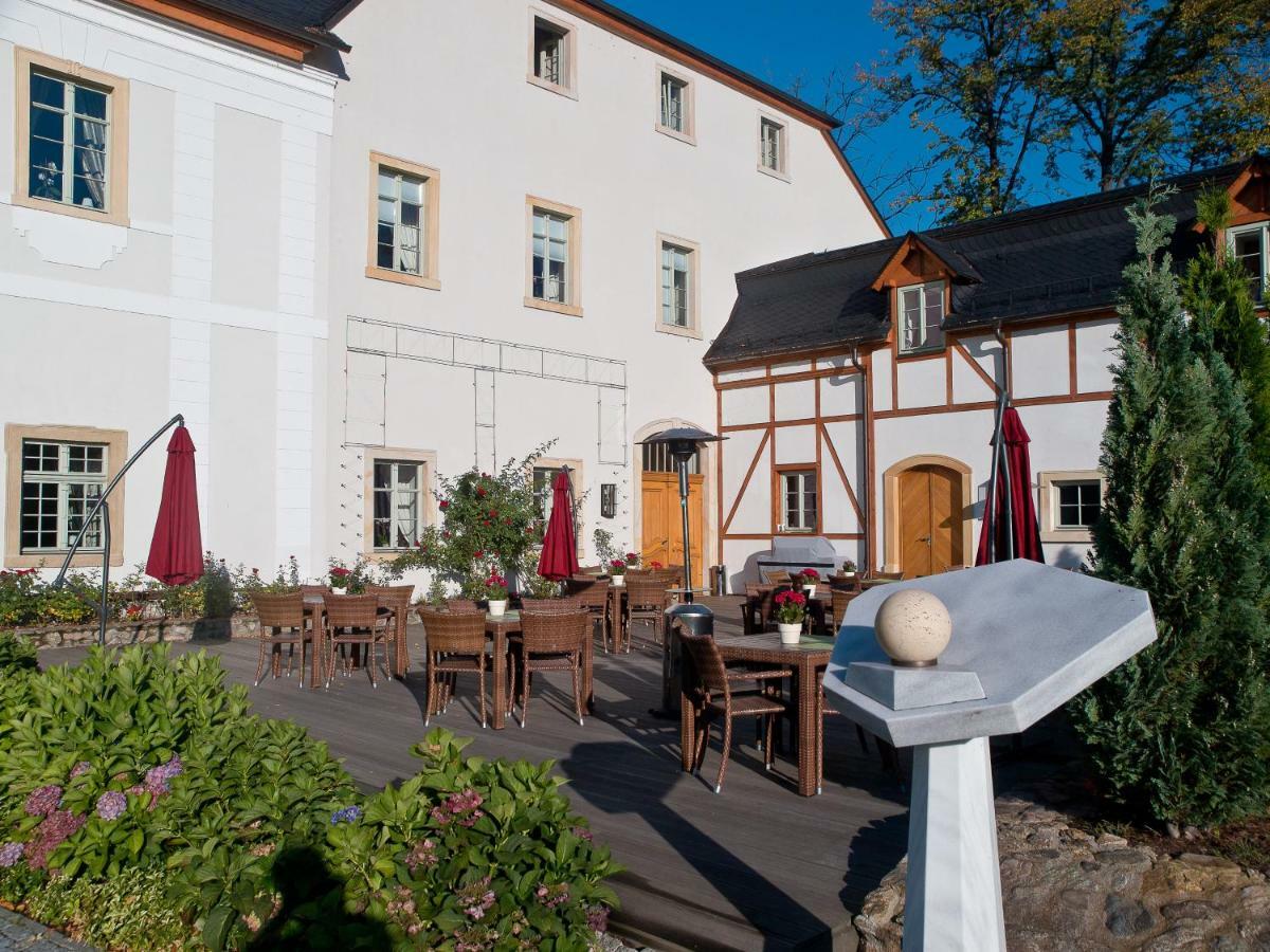 Palac Pakoszow Schlosshotel Wernersdorf Jelenia Góra Exteriör bild The former coaching inn